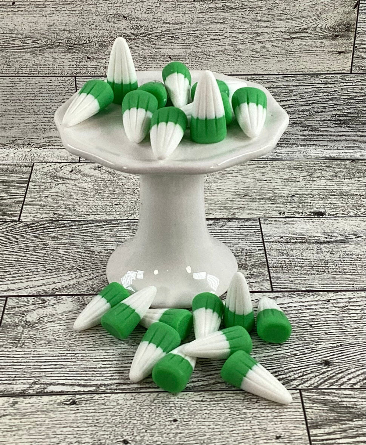 AGSD Craft Supply - Realistic Artificial FAKE Resin Green White Candy Corn