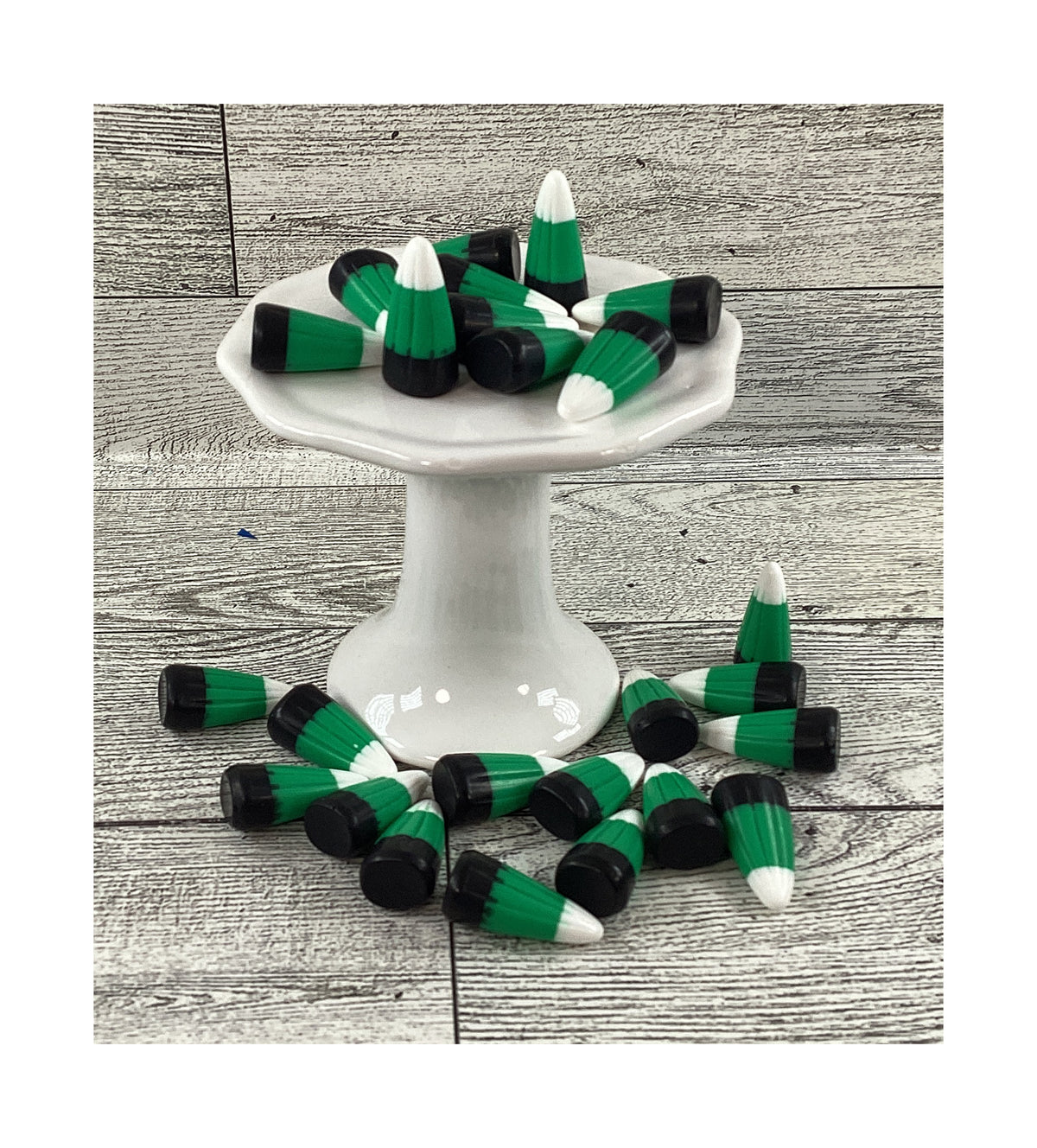 AGSD Halloween Craft Supply - FAKE Resin White Green Black Candy Corn