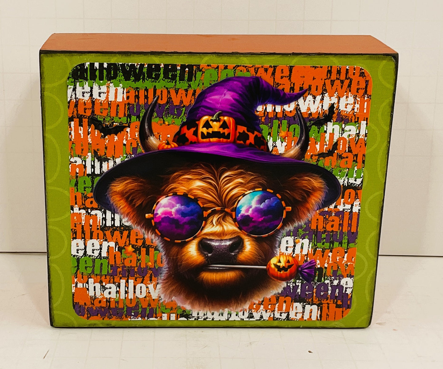 AGD Halloween Decor - Highland Cow Witch Hat Box Sign