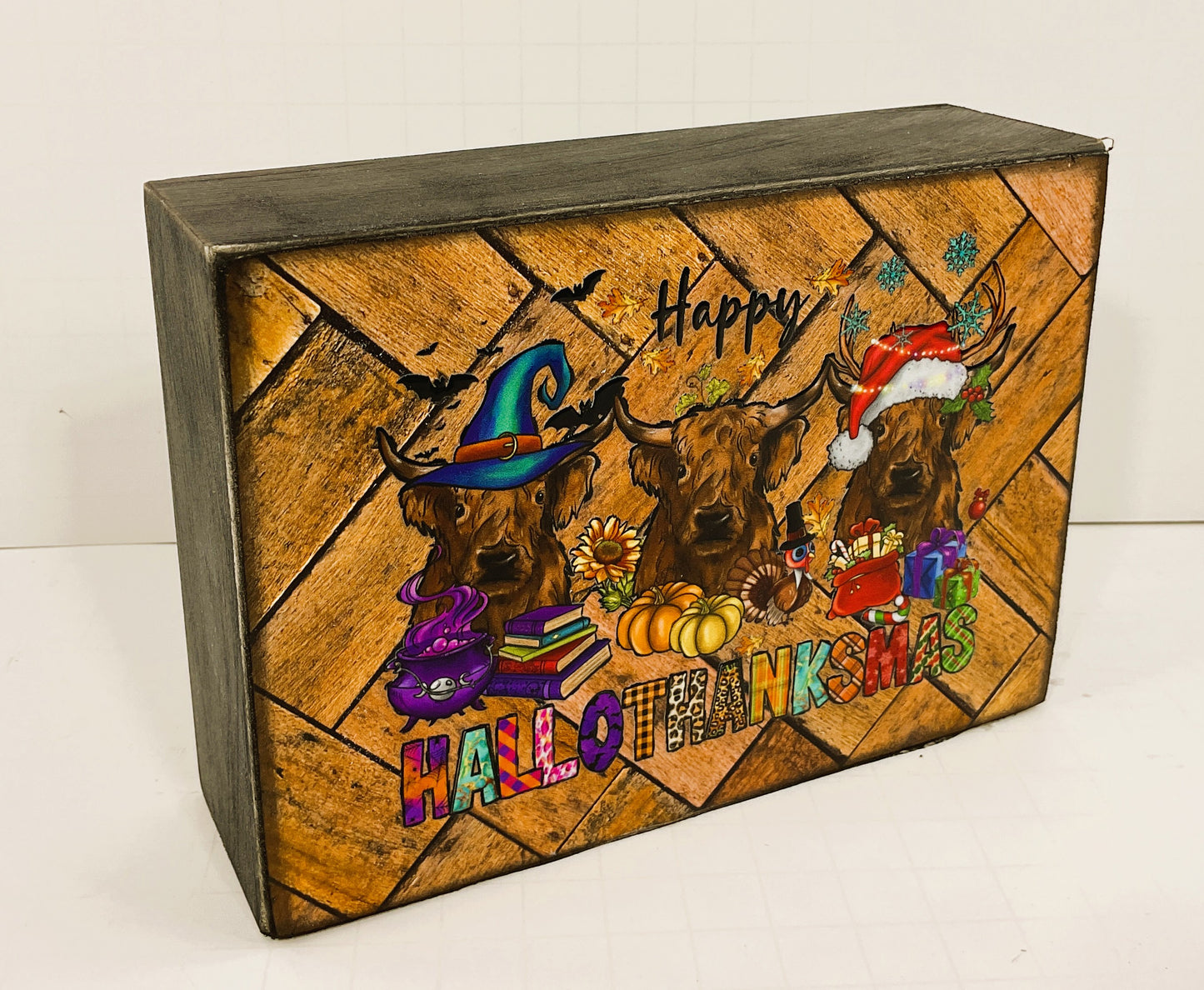 AGD Fall Decor - Highland Cow Hallothankmas Multi Seasonal Box Sign