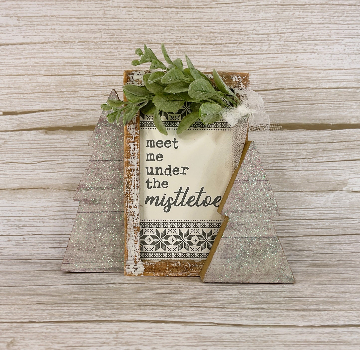 AGD Christmas Decor - Small Mistletoe and Glitter Tree Display