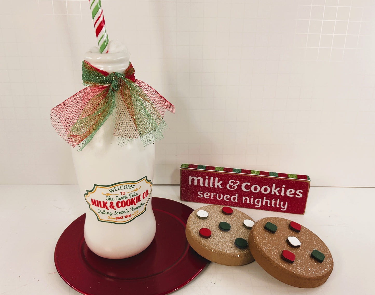 AGD Christmas Decor - Milk Bottle Gingerbread Cookies for Santa Plate Set