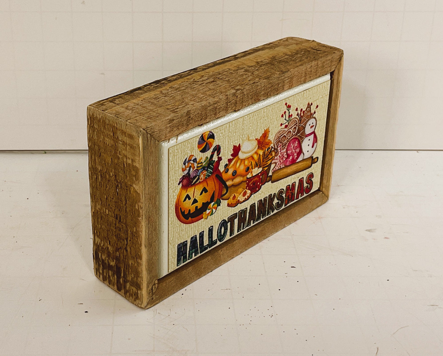 AGD Multi Season Hallothankmas Highland Cow Small Sign