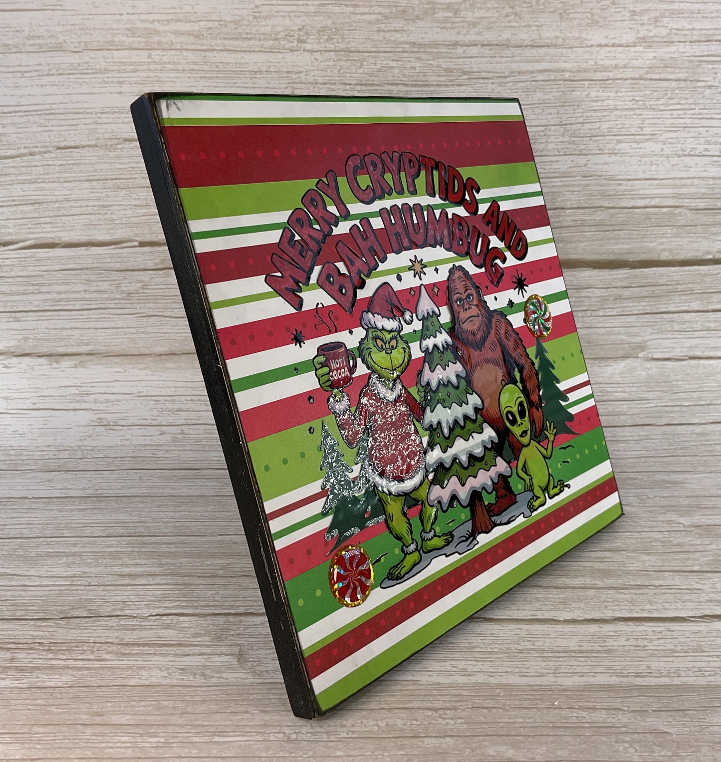 AGD  Christmas Decor - Merry Cryptids Bigfoot Aliens Tabletop Easel Sign