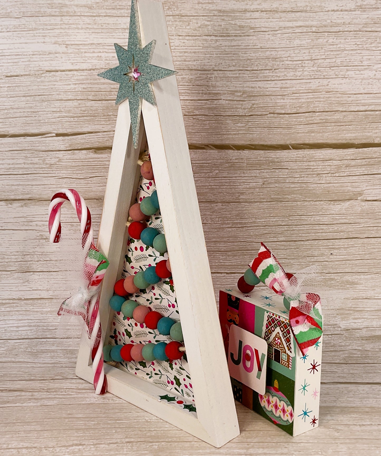 Pink Retro Beaded Wood Christmas Tree & Sign – Handcrafted Holiday Gift Set, 2 Piece