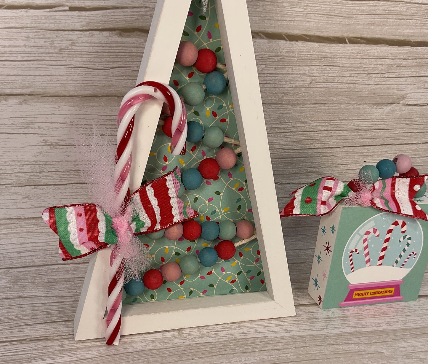 Pink Retro Beaded Wood Christmas Tree & Sign Set – 2 Piece with Sign