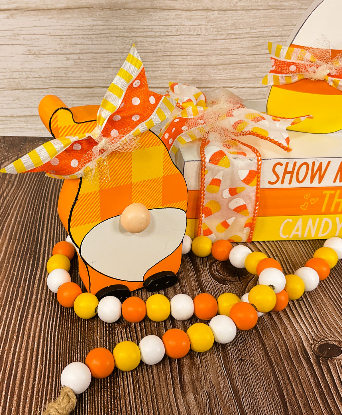 AGSD Halloween Decor - Show Me The Candy Corn Book Sitter Garland Set