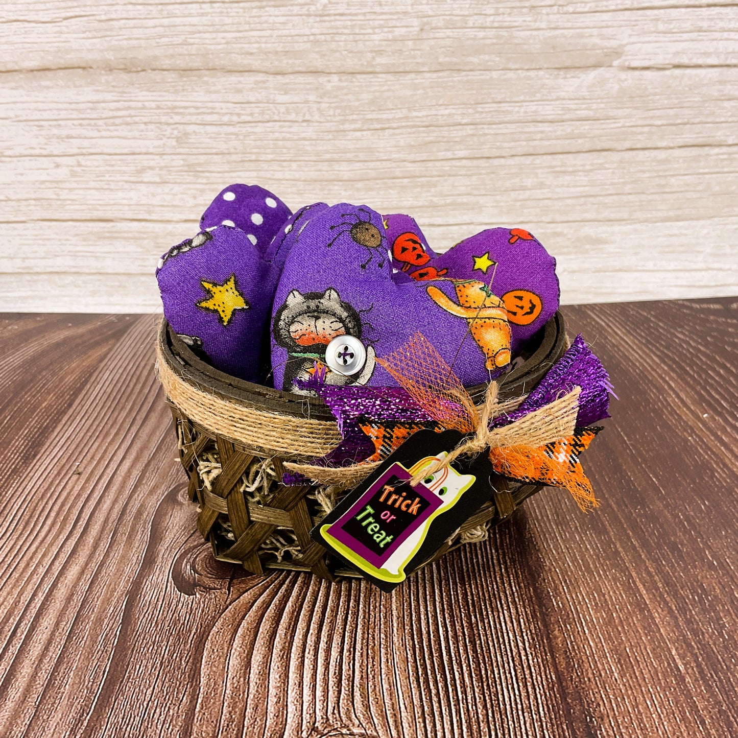 AGSD Halloween Decor - Fabric Cat Candy Heart Pieces in Basket