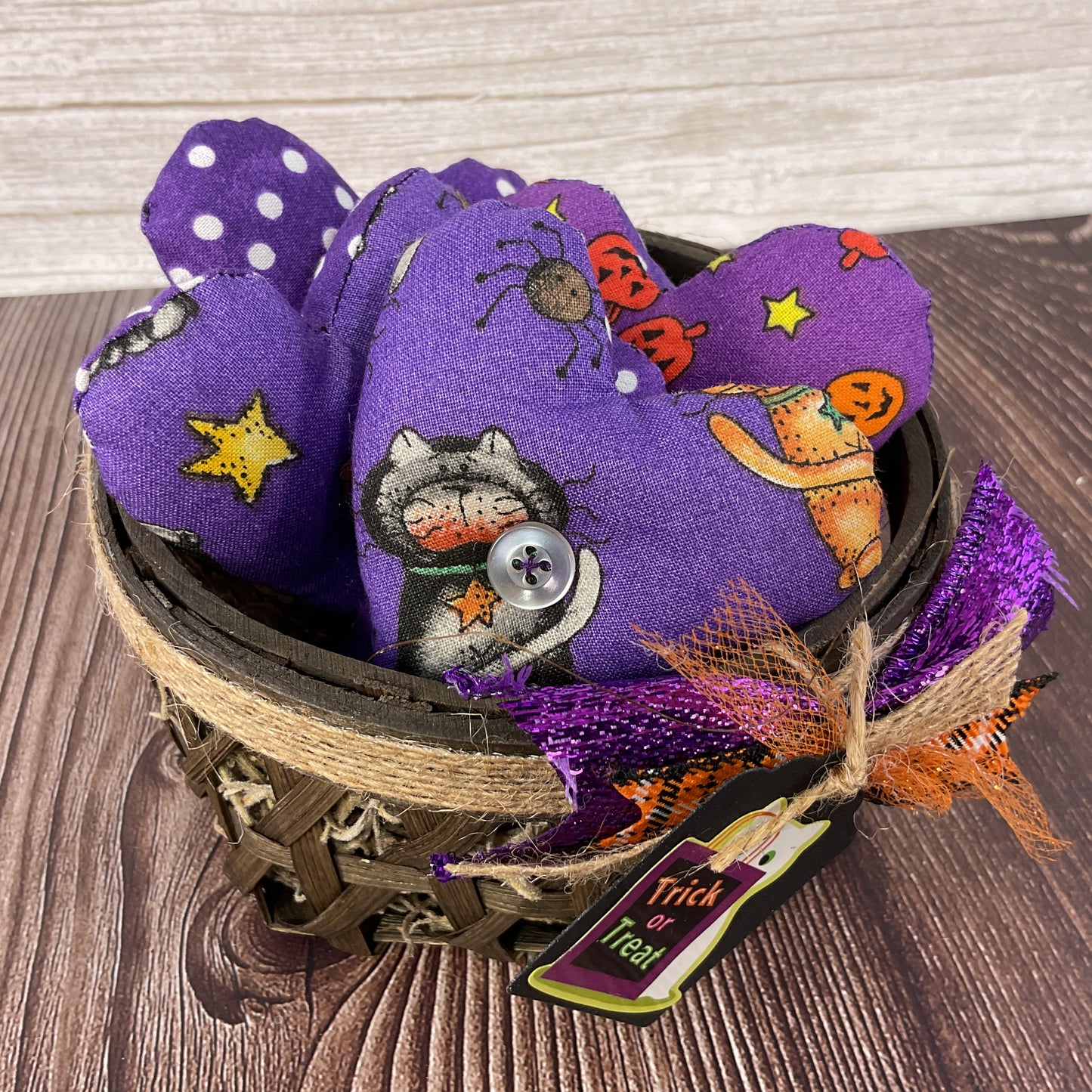 AGSD Halloween Decor - Fabric Cat Candy Heart Pieces in Basket