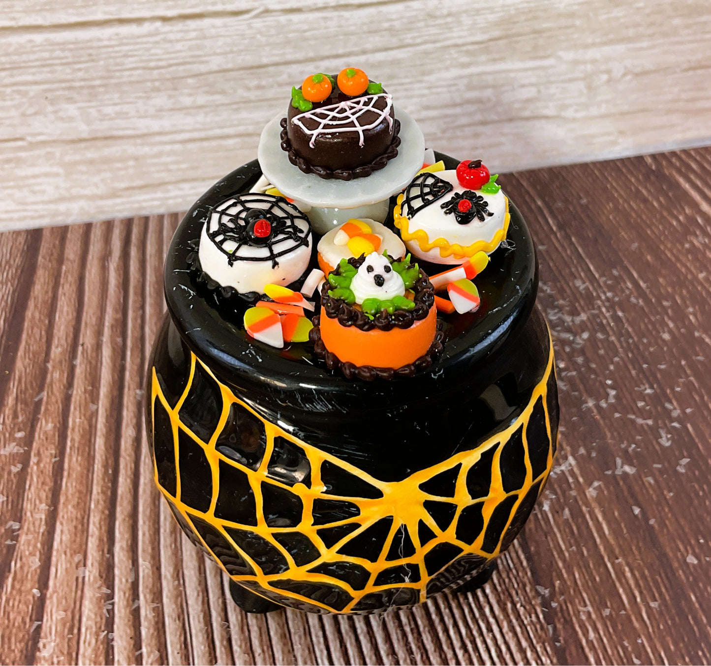 AGSD Halloween Decor - Faux Treats Cakes Mini Ceramic Cauldron
