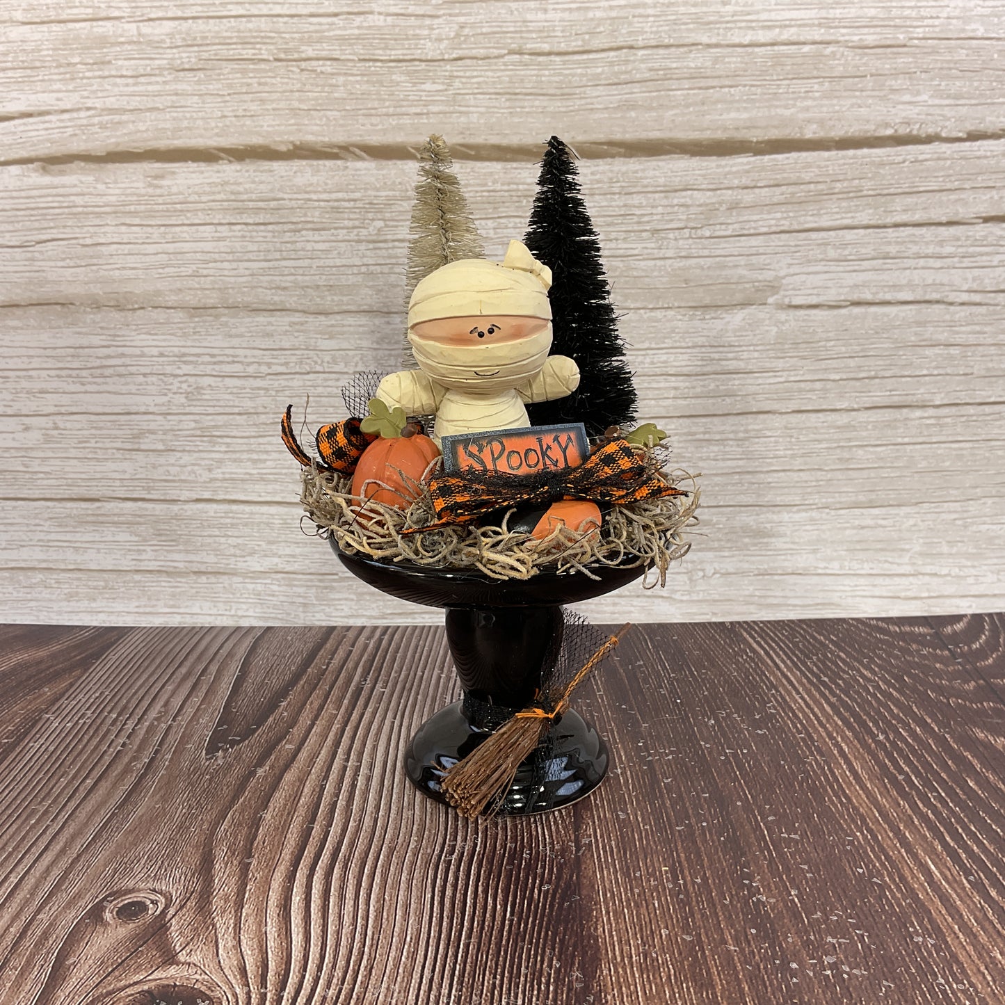 AGSD Halloween Decor - Resin Mummy Figurine on Small Ceramic Stand