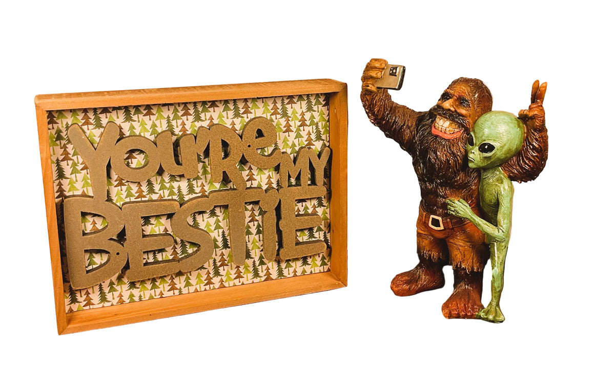 AGSD Home Decor - Bestie Alien Bigfoot Selfie Novelty Figurine & Sign