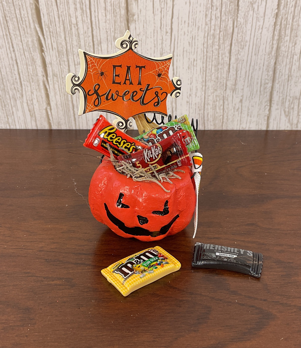 AGSD Halloween Home Decor - Fake Candy Bars in Mini Jack-O-Lantern Bucket