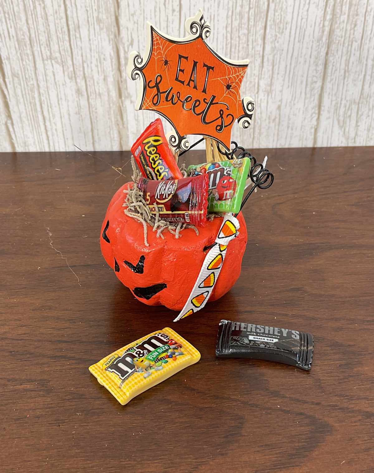 AGSD Halloween Home Decor - Fake Candy Bars in Mini Jack-O-Lantern Bucket