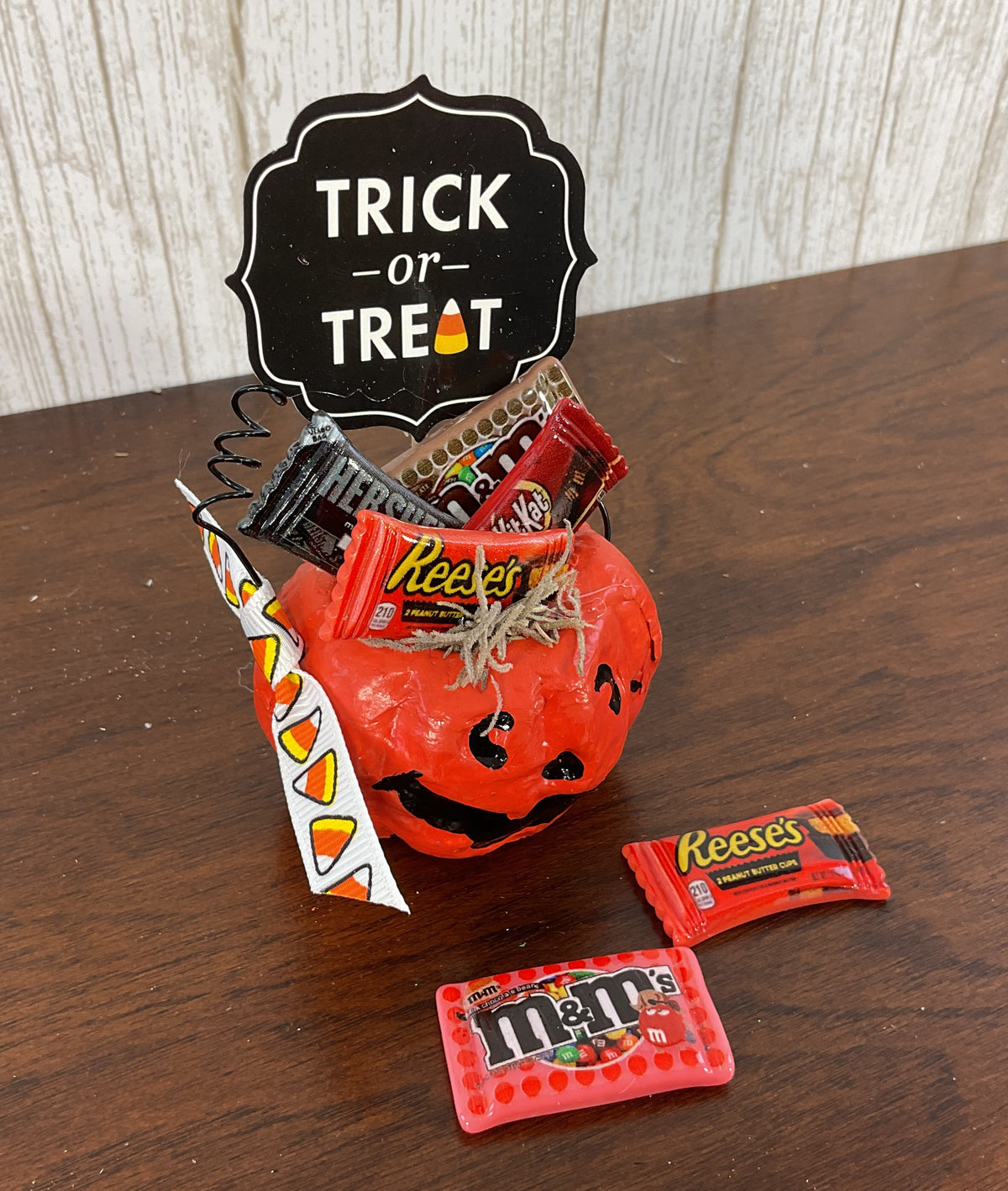 AGSD Halloween Home Decor - Fake Candy Bars in Mini Jack-O-Lantern Bucket