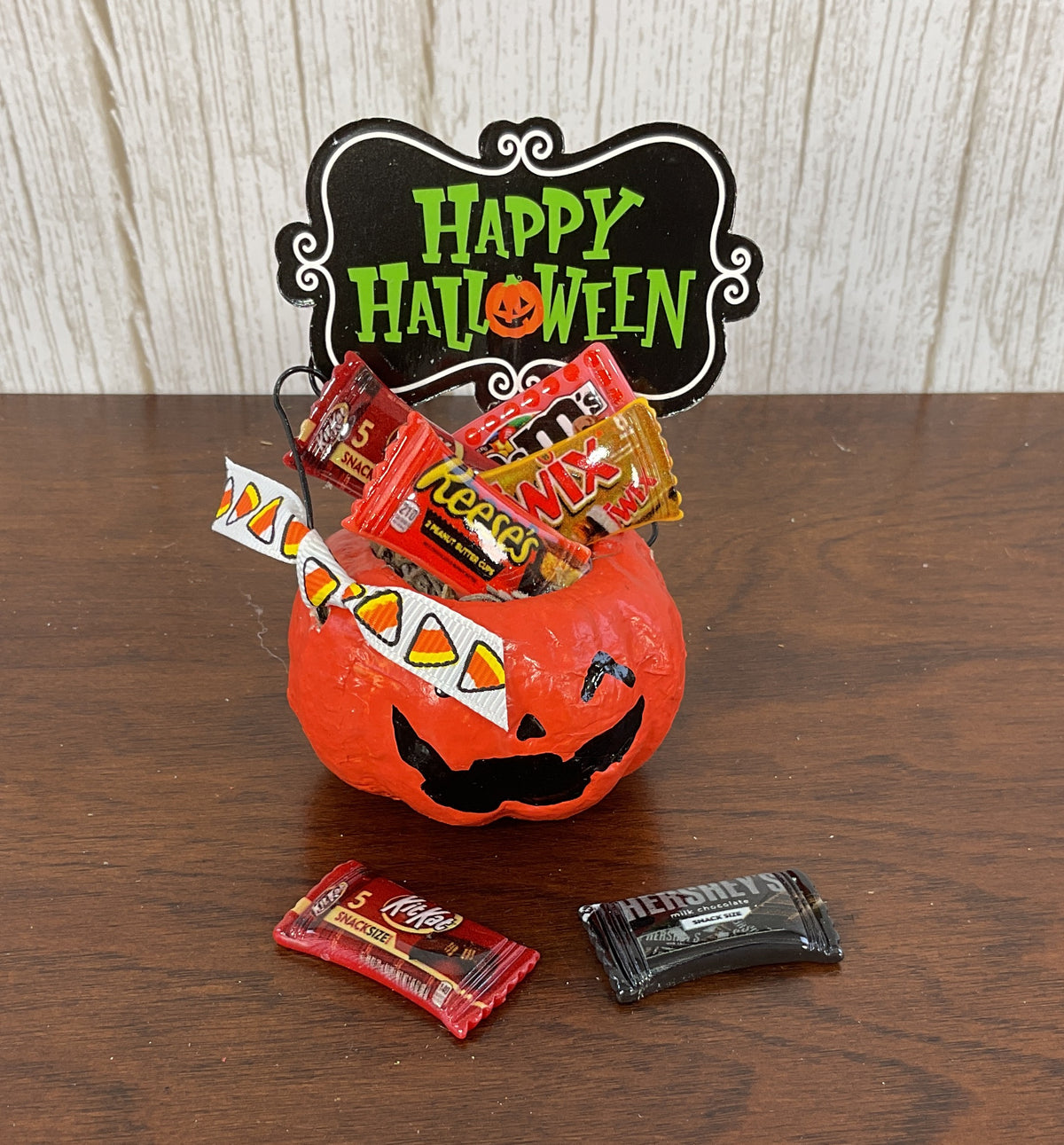 AGSD Halloween Home Decor - Fake Candy Bars in Mini Jack-O-Lantern Bucket
