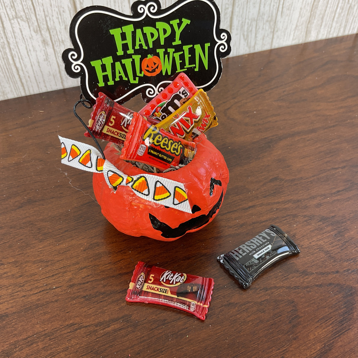 AGSD Halloween Home Decor - Fake Candy Bars in Mini Jack-O-Lantern Bucket