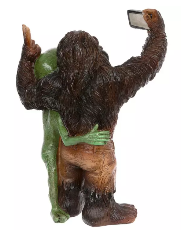 HL Home Decor - Bigfoot & Alien Taking A Selfie Resin Figurine