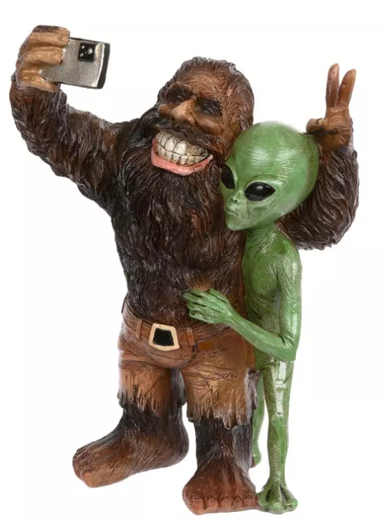 HL Home Decor - Bigfoot & Alien Taking A Selfie Resin Figurine