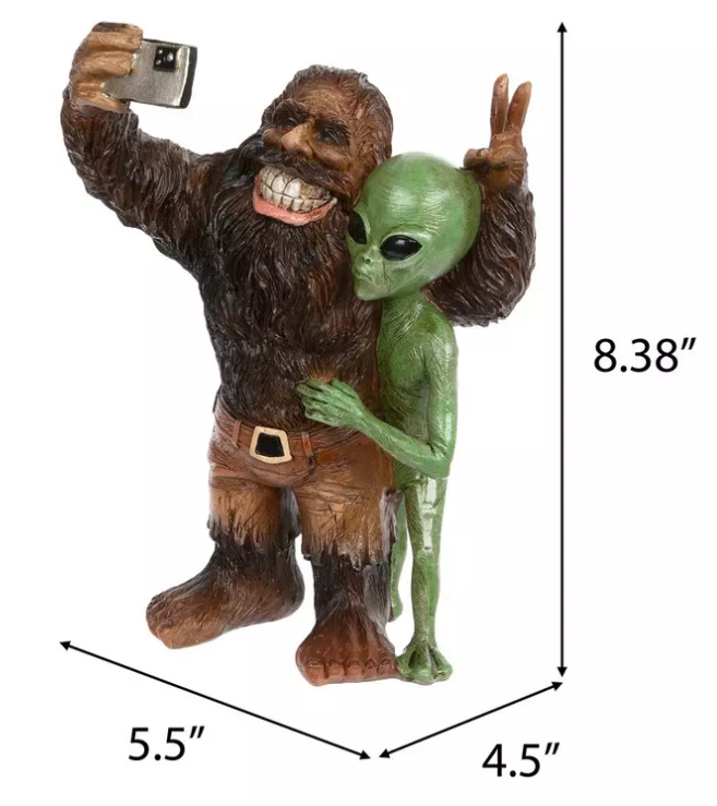 HL Home Decor - Bigfoot & Alien Taking A Selfie Resin Figurine