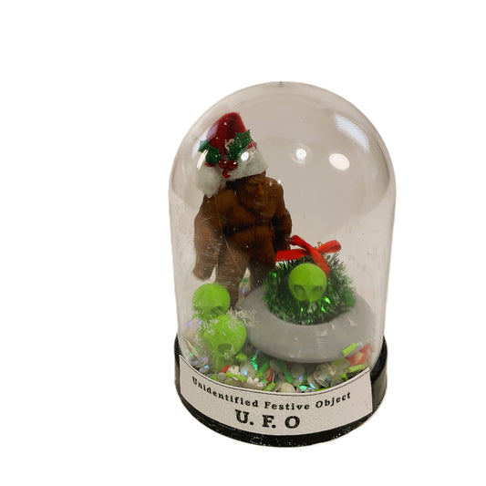 AGSD Christmas Decor -  Bigfoot Alien UFO Spaceship Dry Shaker SMALL Dome