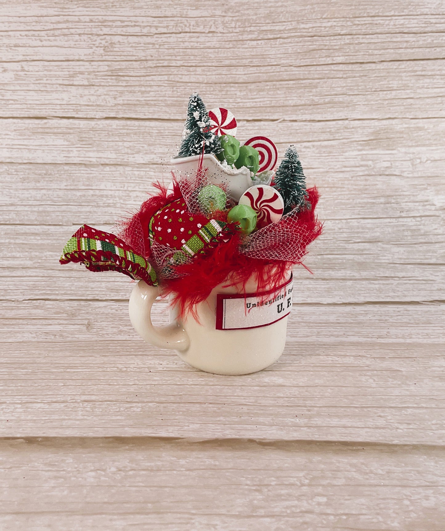 AGSD Christmas Decor - Micro Green UFO Aliens in Sled Sleigh Mini Mug Display