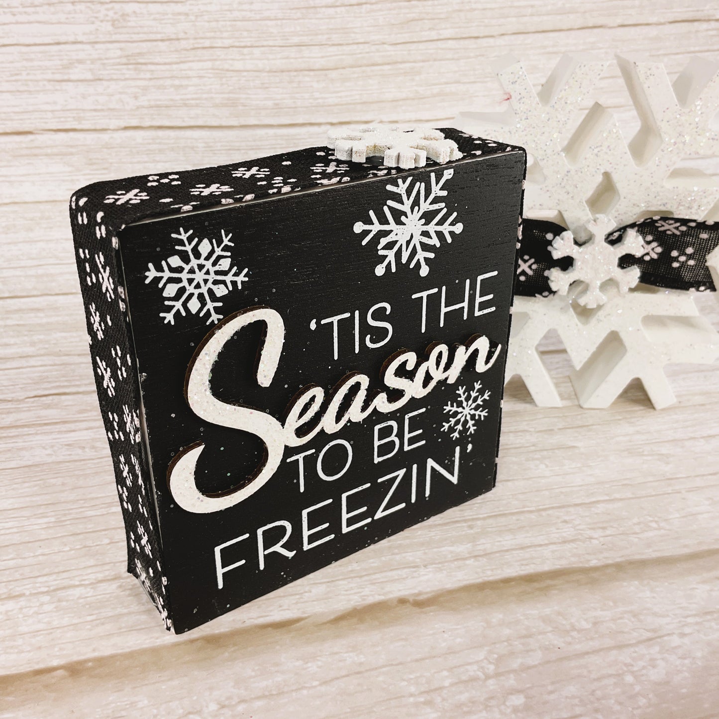 AGSD Winter Decor - Black White Tis The Season Snowflake and Sign 2pc Set