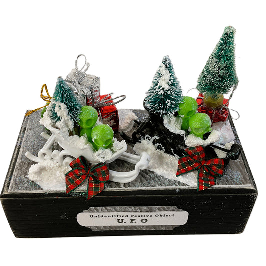 AGSD Christmas Decor - Green Alien UFO Festive Sled Display