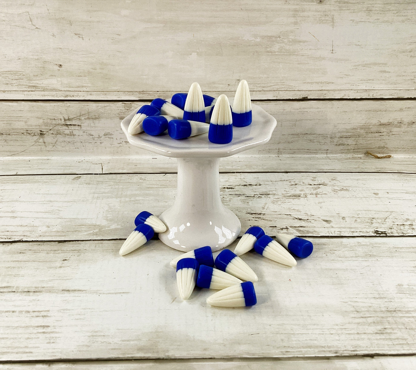 AGSD Craft Supply -  Artificial FAKE Resin Dark Blue White Candy Corn