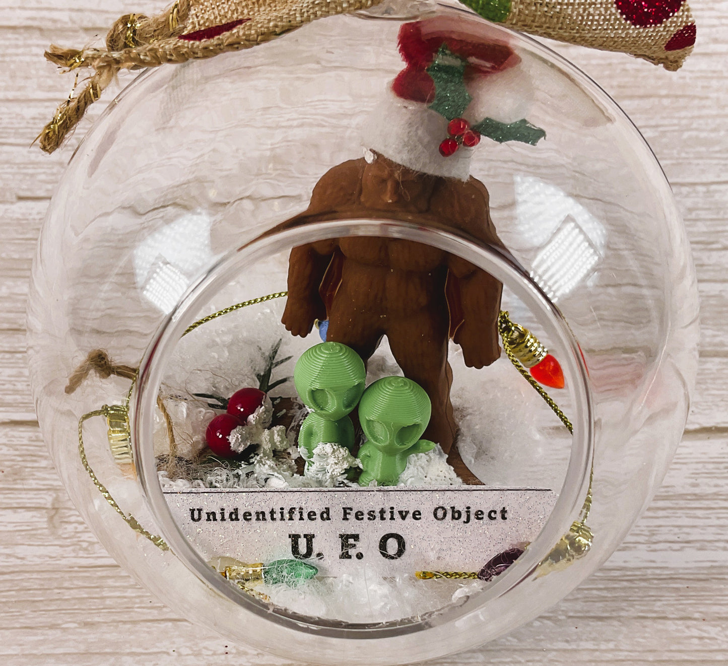 AGSD Christmas Decor - Green Alien Bigfoot Crypids Open Ornament Display
