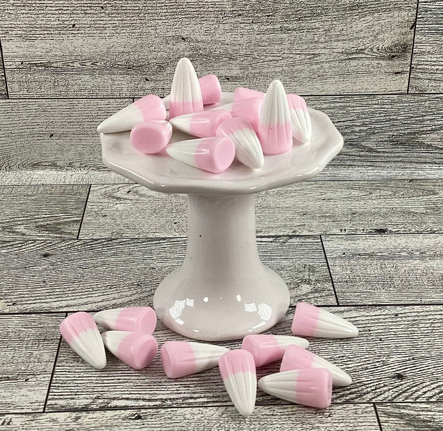 AGSD Craft Supply - Realistic Artificial FAKE Resin Pastel Pink White Candy Corn