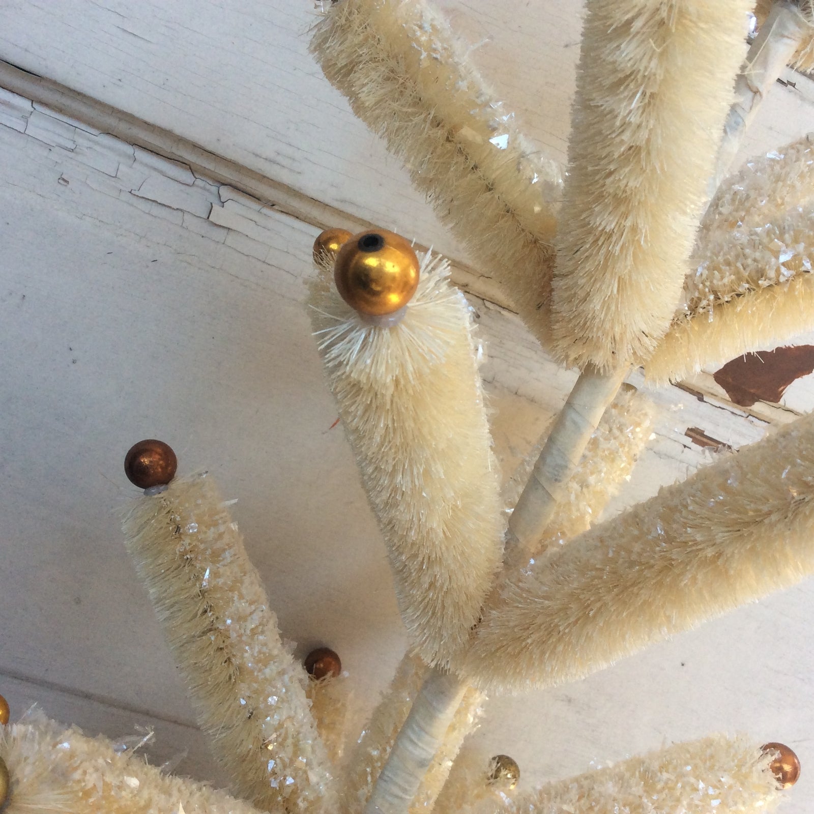 AGD Easter Decor –  Bristle Sisal Mica Glitter 24 inch Tabletop Tree