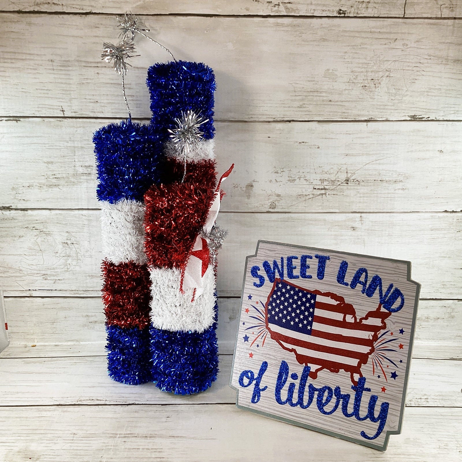 AGD Patriotic Decor - July 4th Liberty Tinsel Firecracker Party Display