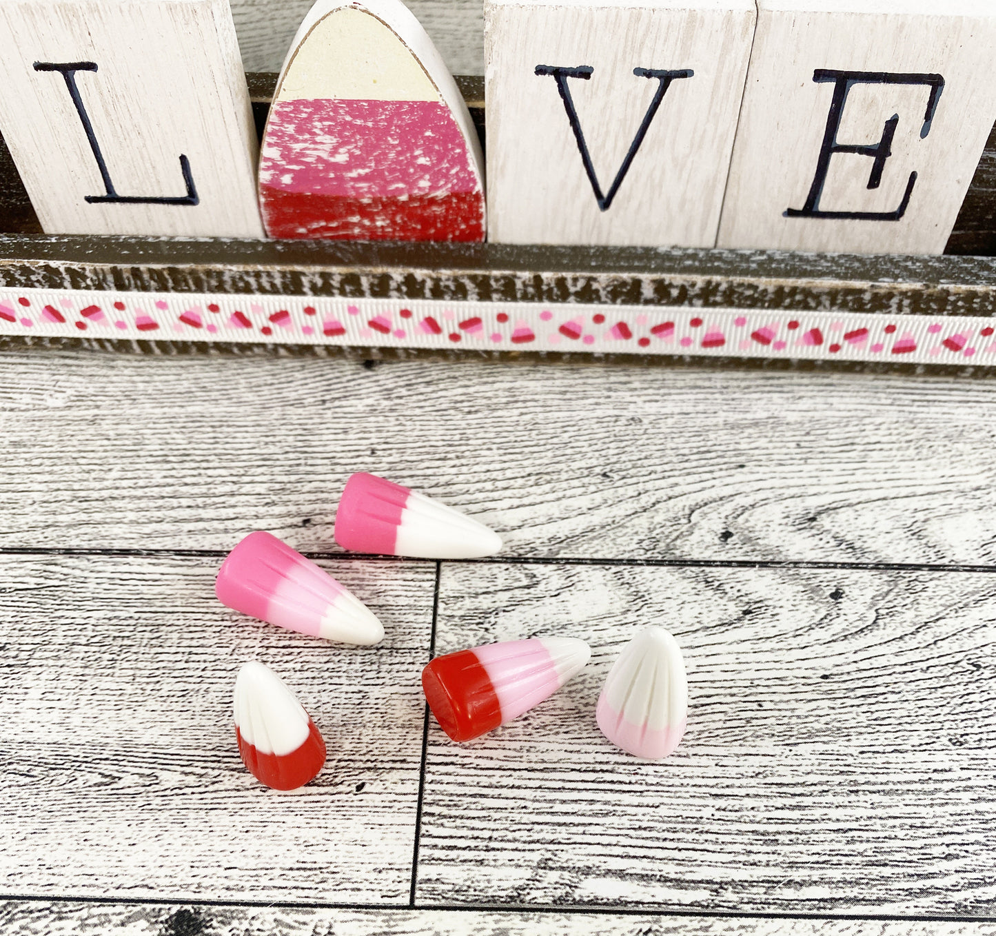 AGD Valentines Decor - I Love You  Candy Corn Tile Tray Decor