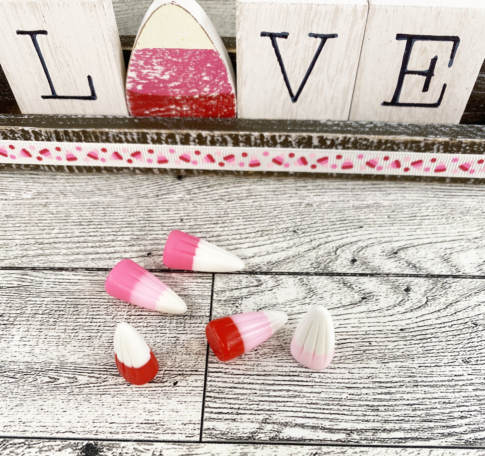 AGD Valentines Decor - I Love You  Candy Corn Tile Tray Decor