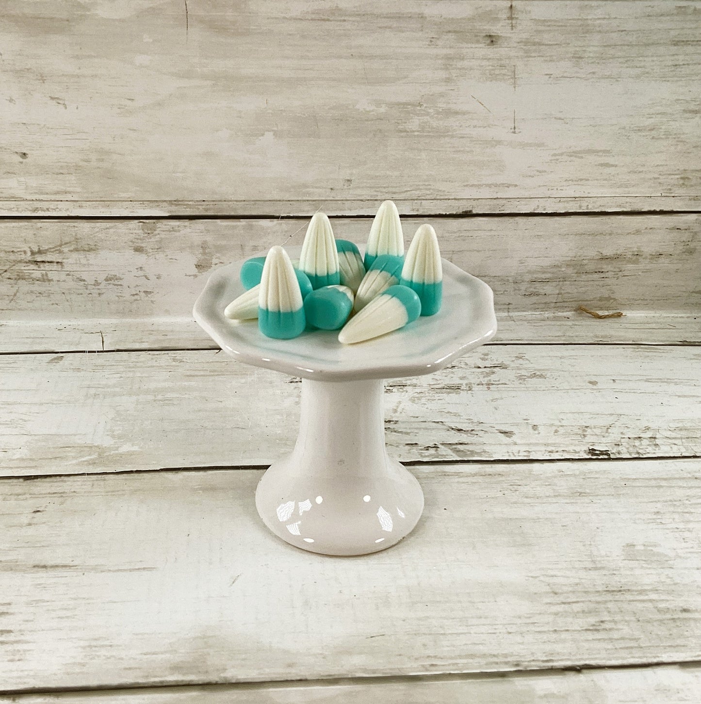 AGD Craft Supply -  Artificial FAKE Resin Light Blue White Candy Corn