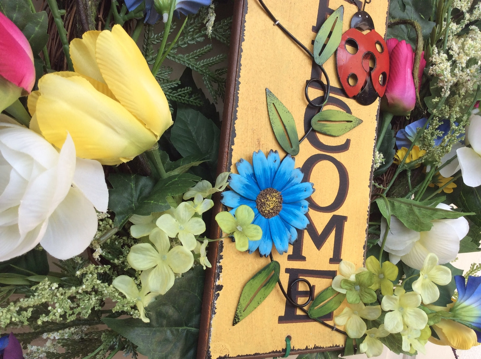 AGD Spring Summer Decor - Welcome Yellow Birdhouse Grapevine Floral Wreath