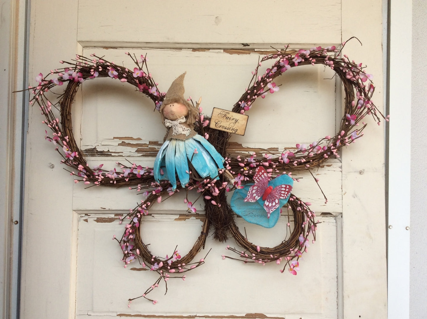 AGD Spring Summer Decor - Fairy Crossings Butterfly Pipberry Wreath (Pk Bl)