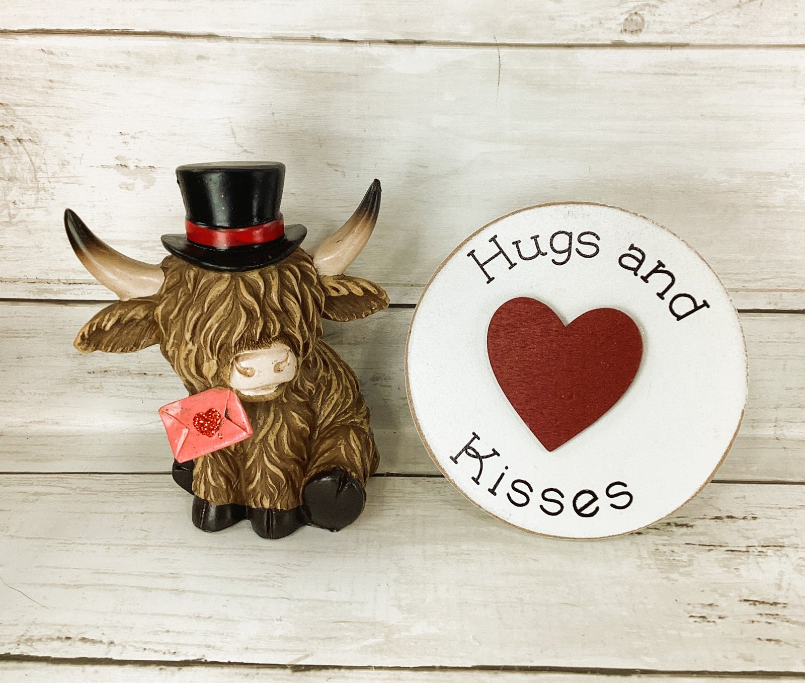 HL Valentines Decor - Resin Scottish Highland Cow Male Figurine & Sign 2pc Set