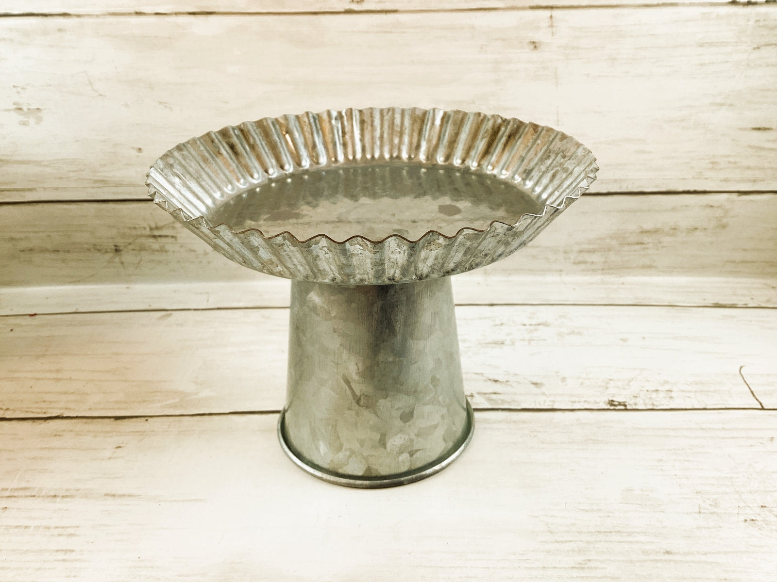 HL Home Decor - Galvanized Tin Metal Scalloped Cupcake Tier Tray Riser Stand