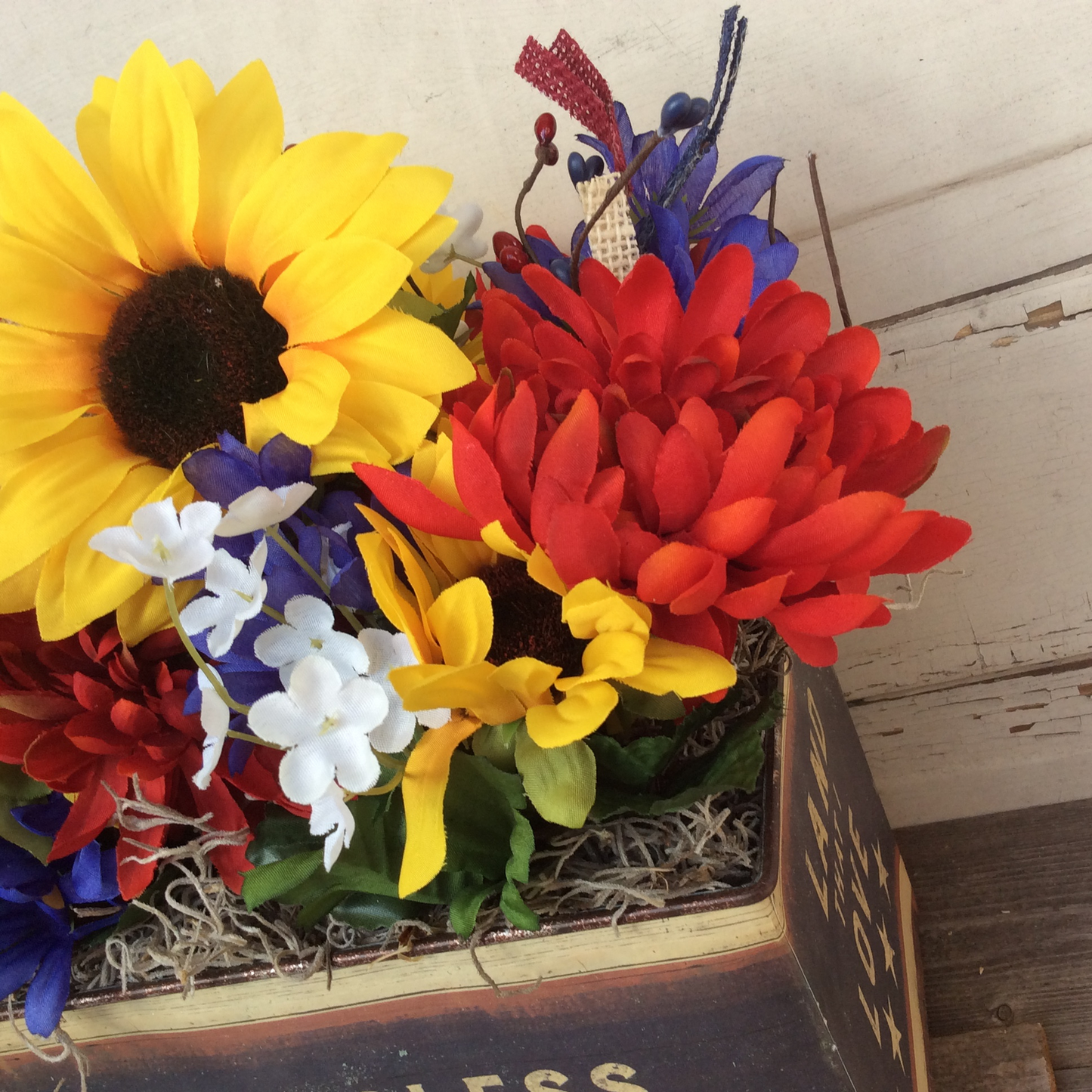 AGD Patriotic Decor - God Bless America Prim Sunflower Centerpiece