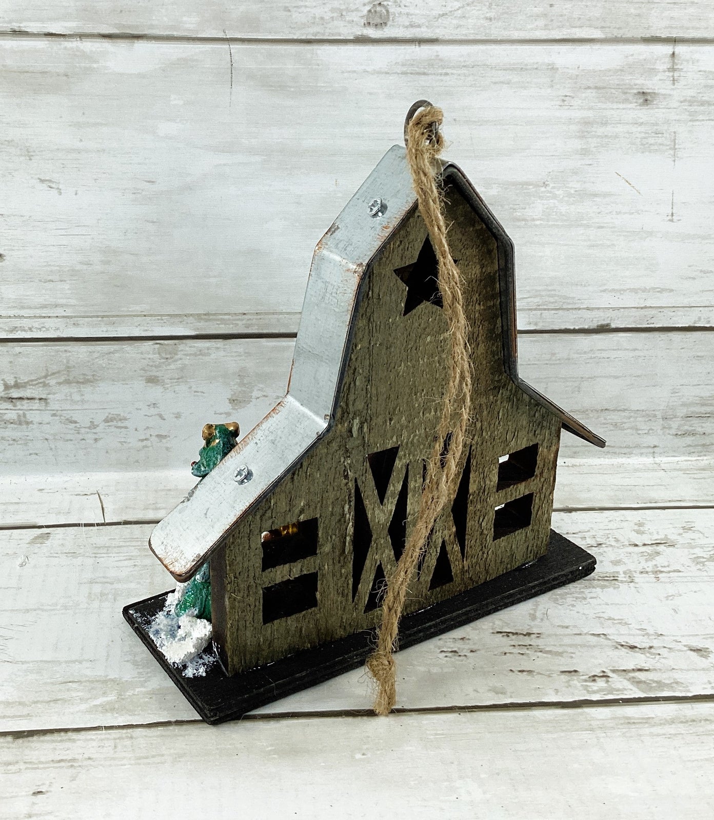 AGD Christmas Decor - Highland Scottish Cow Farmhouse Wood Barn