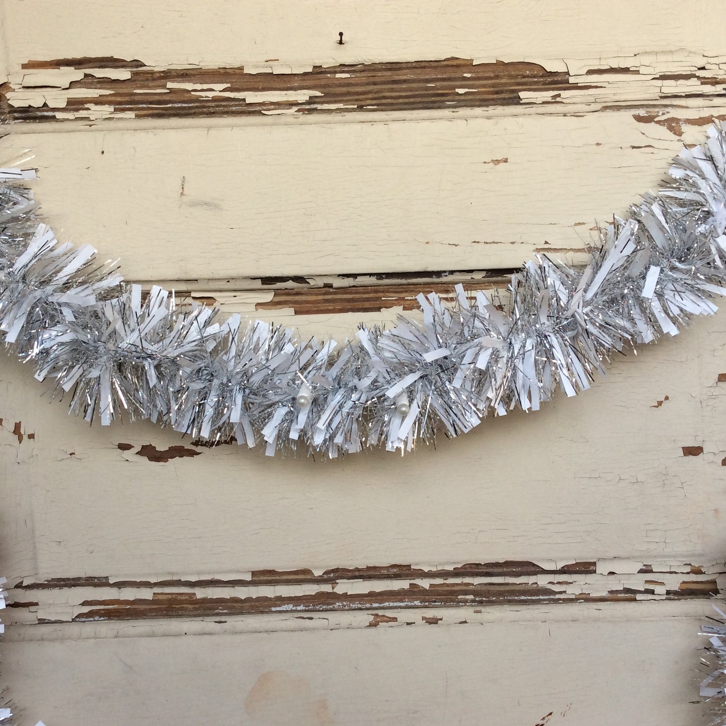 AGD Christmas Decor - White Globe Elegant White Silver Lighted Tinsel Garland