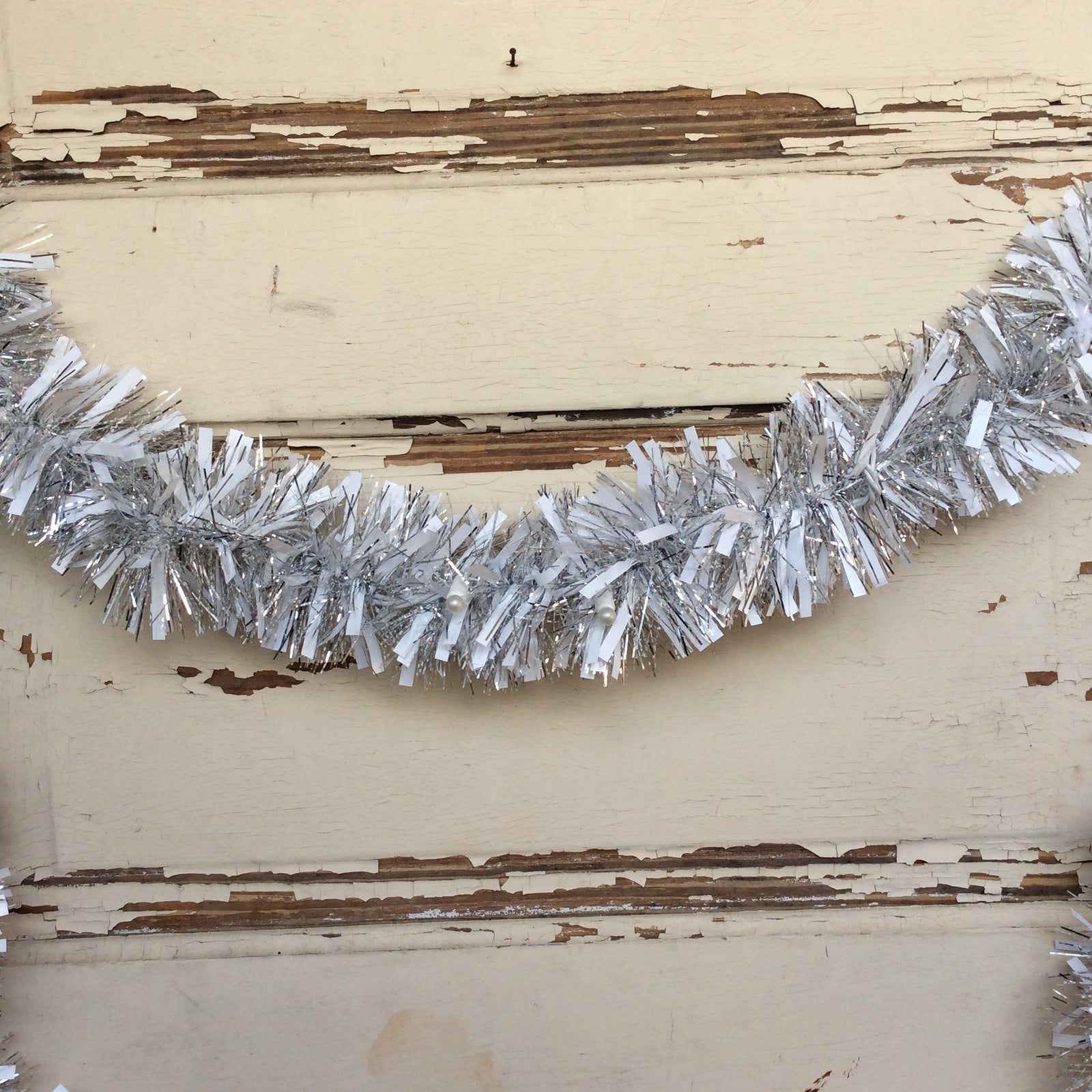 AGD Christmas Decor - White Globe Elegant White Silver Lighted Tinsel Garland