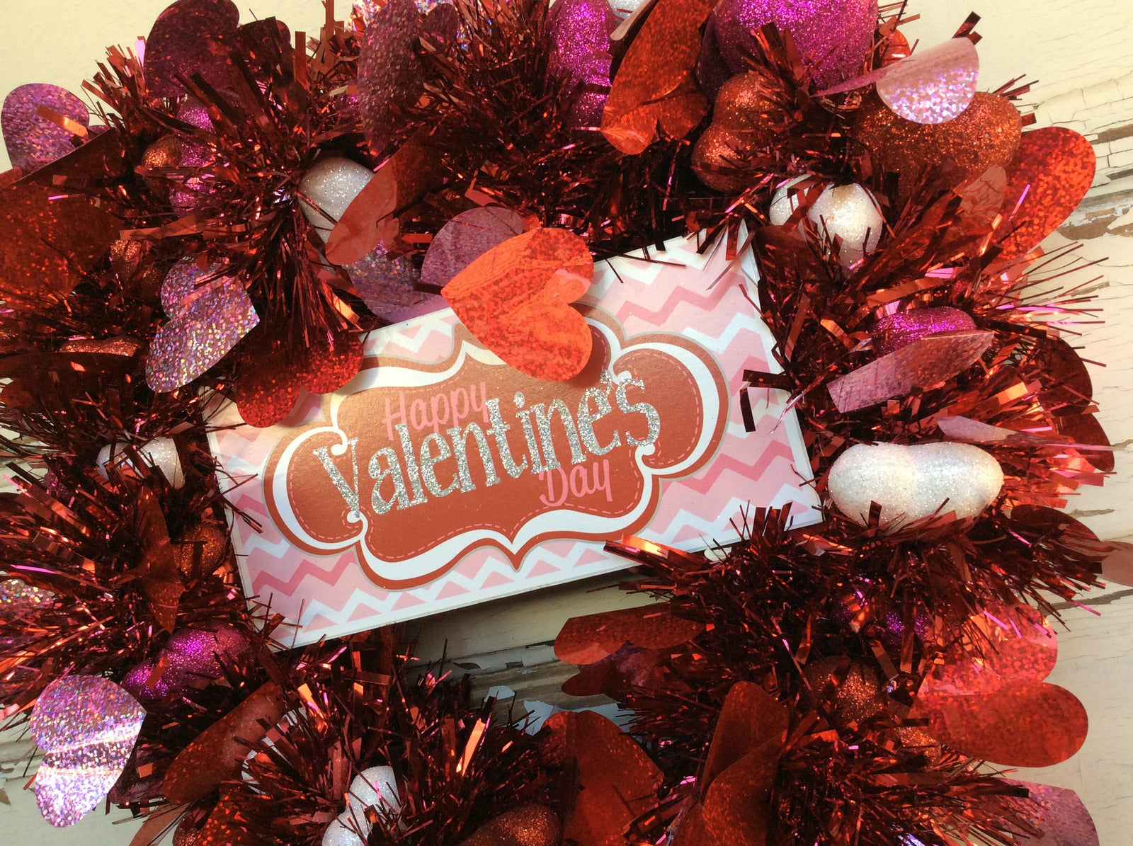 AGD Valentines Decor - Happy Valentines Heart Shaped Wreath