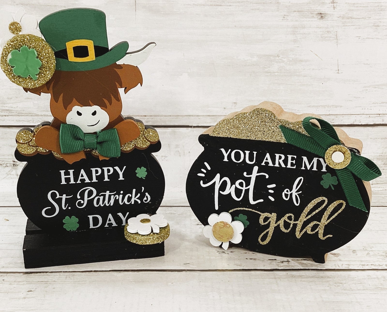 AGD St Patrick Decor - Highland Cow Pot of Gold Tier Tray 2pc