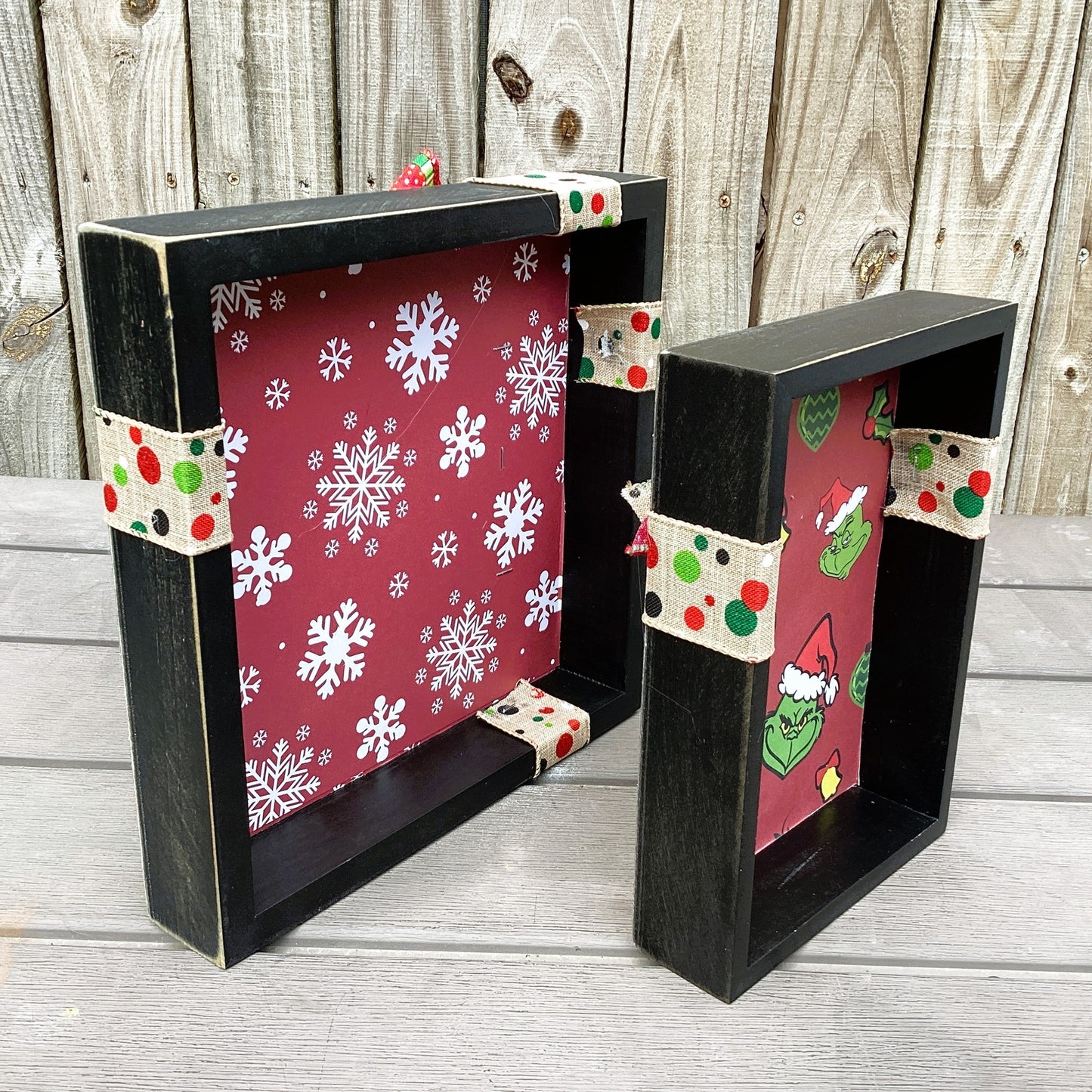AGD Christmas Decor - Whimsy Red Green Faux Gift Present Box Signs 2pc