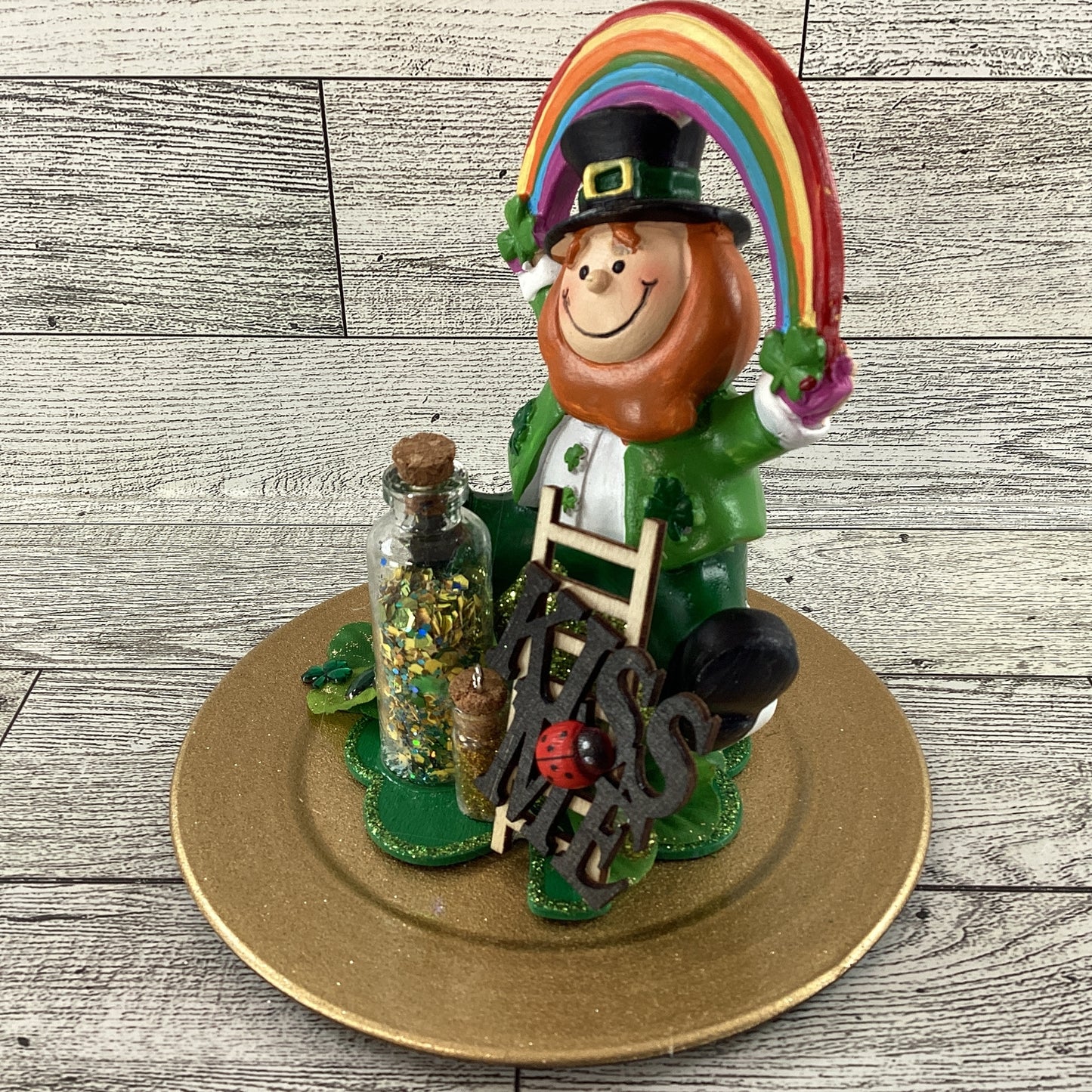 AGD  St Patrick's Decor - Ceramic Leprechaun Rainbow Display
