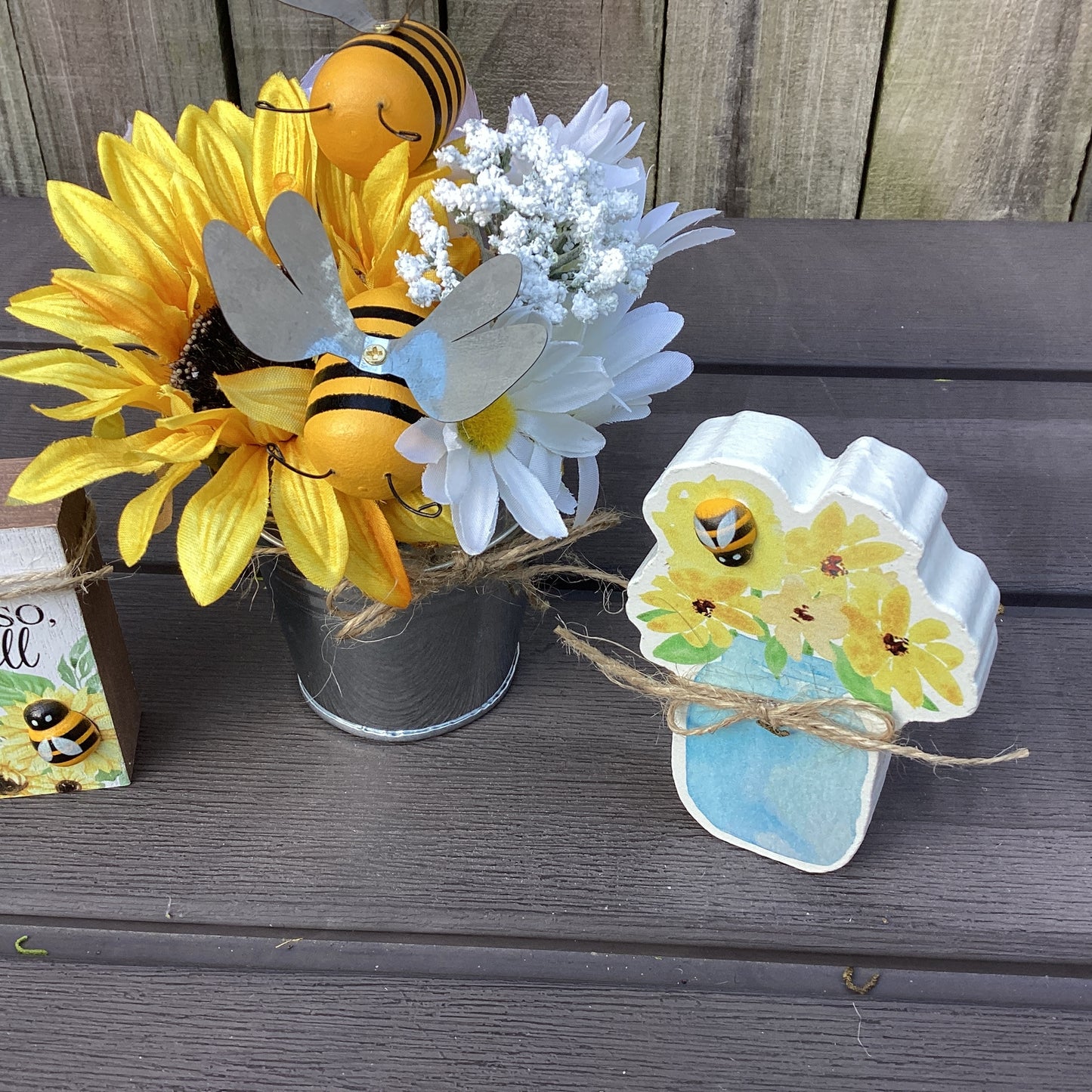 AGD Summer Decor - Sunflower Bee Galvanized Tin Display 3pc Set