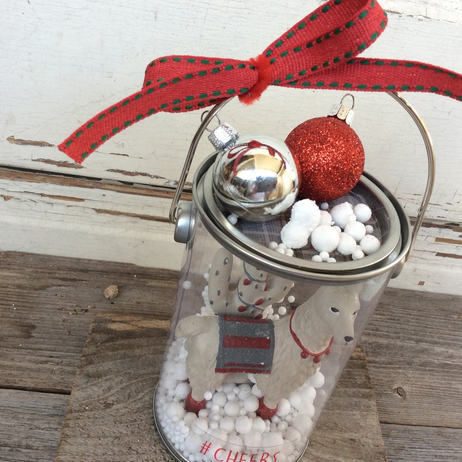 AGD Christmas Decor – #Cheers Llama and Cactus Dome Pail Display